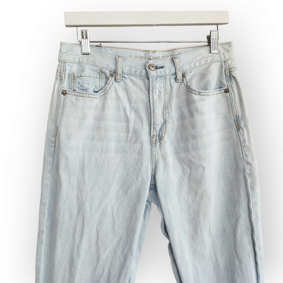 American Eagle Light Wash Ripped High Waisted Mom Jeans 4 - Picture 3 of 9